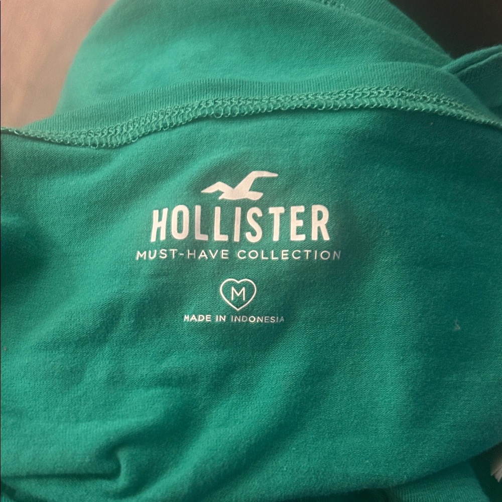 Hollister Turquoise Must-Have Top - Picture 2 of 2